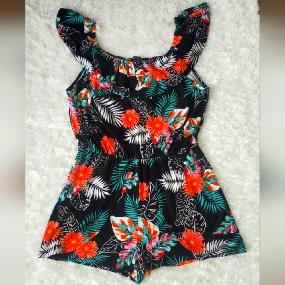 NWOT- Off The Shoulder Romper, Size XL